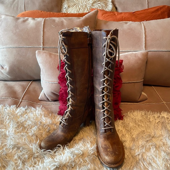 Frye Shoes - NWOB Frye Villager boot.